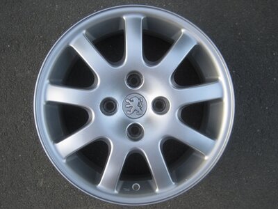 Peugeot Ouragan 6x15 ET27 4x108 pieni kuva.jpg