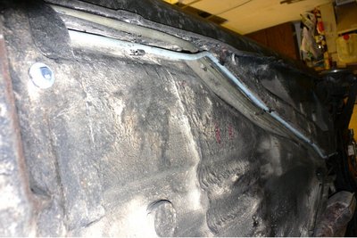 Uudet bensaputket asennettu.JPG