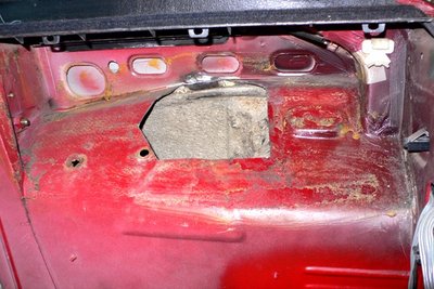 Oikean takalokasuojan ruostekorjaus.JPG