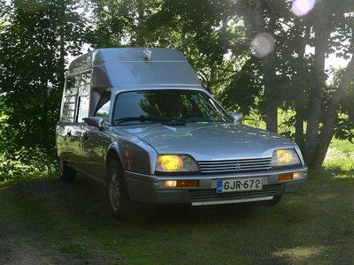 kusenkeltaisin silmin.jpg