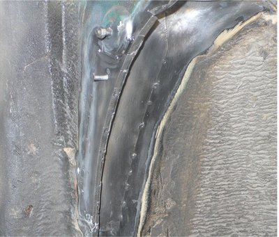 Oikea etulokasuoja peltipaikat.jpg