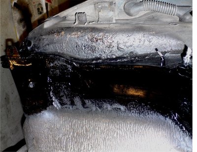 Oikea etulokasuoja peltipaikat maalattu.jpg