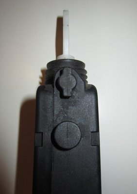 keskuslukkomoottori.jpg (52.71 KiB) Katsottu 5402 kertaa keskuslukkomoottori.jpg