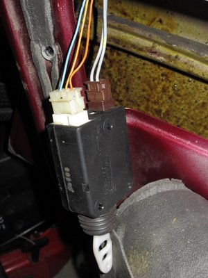 kuskin_oven_keskuslukkomoottori.jpg